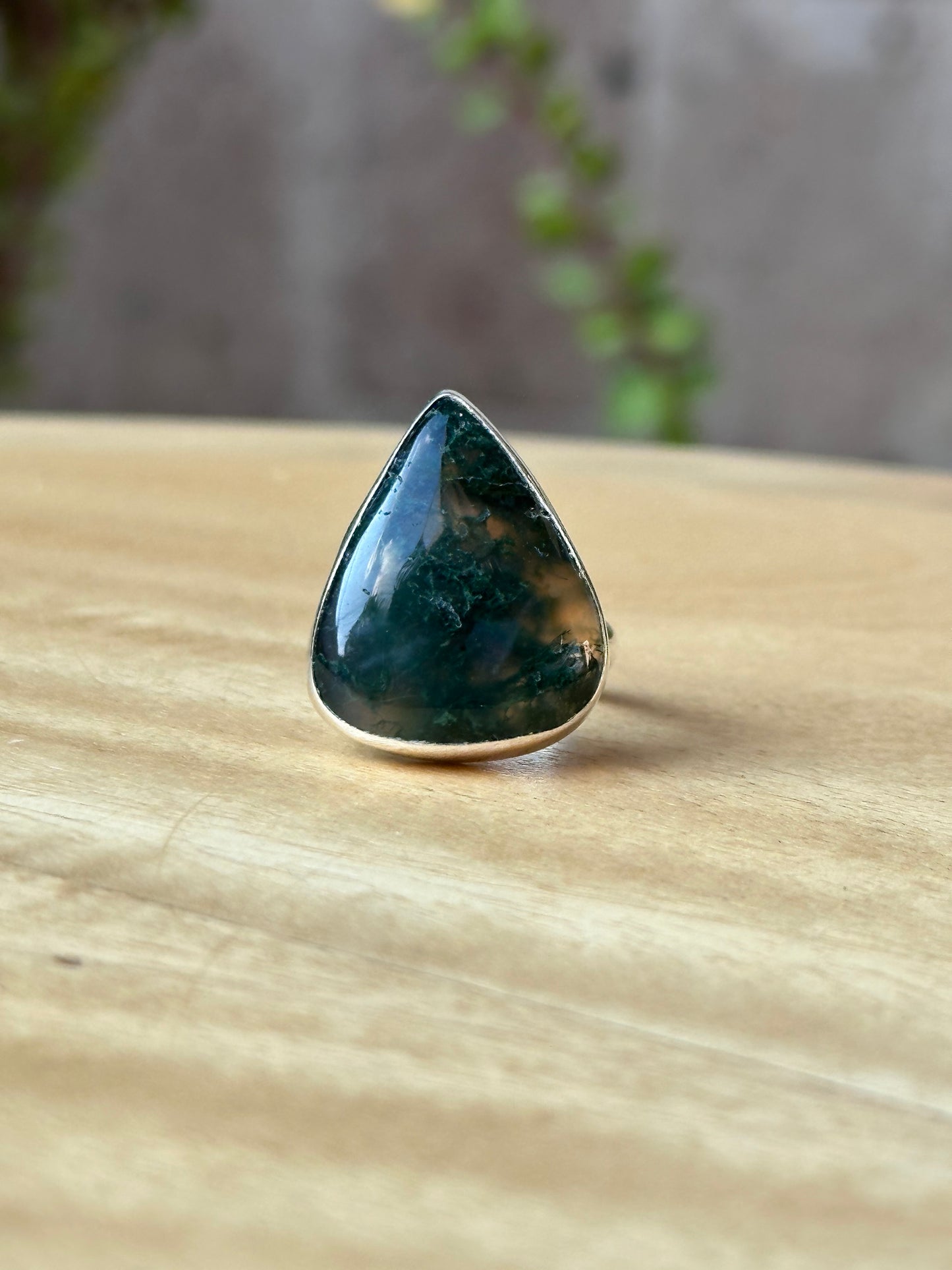 Anillo Ajustable de Ágata Musgosa en Forma de Gota