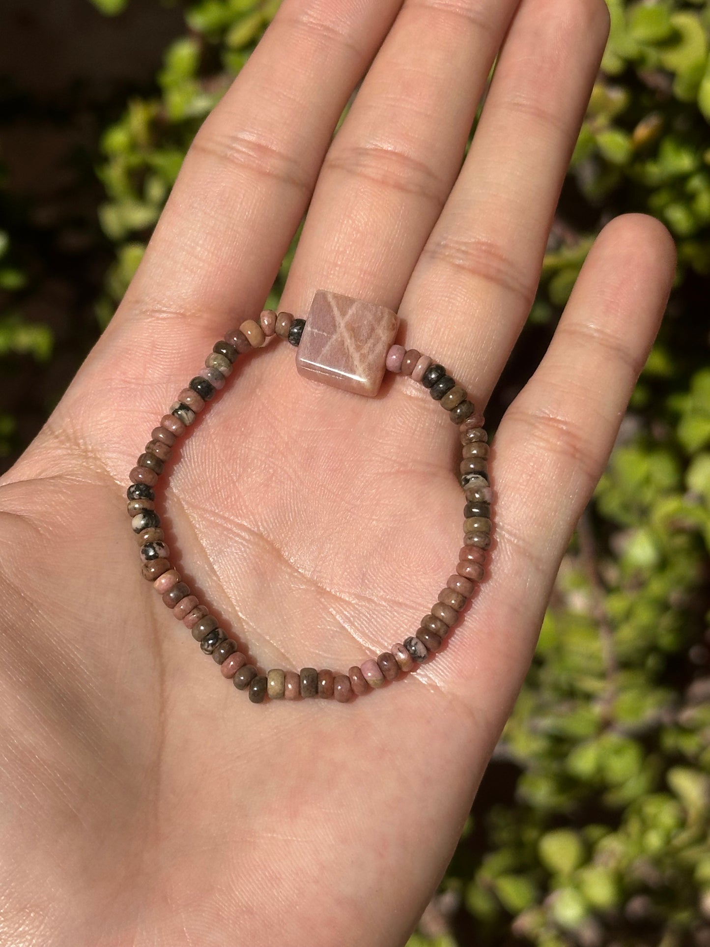 Pulsera Ajustable de Piedra Sol y Rodonita