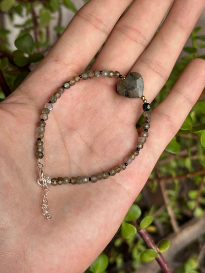 Pulsera ajustable de labradorita corazón