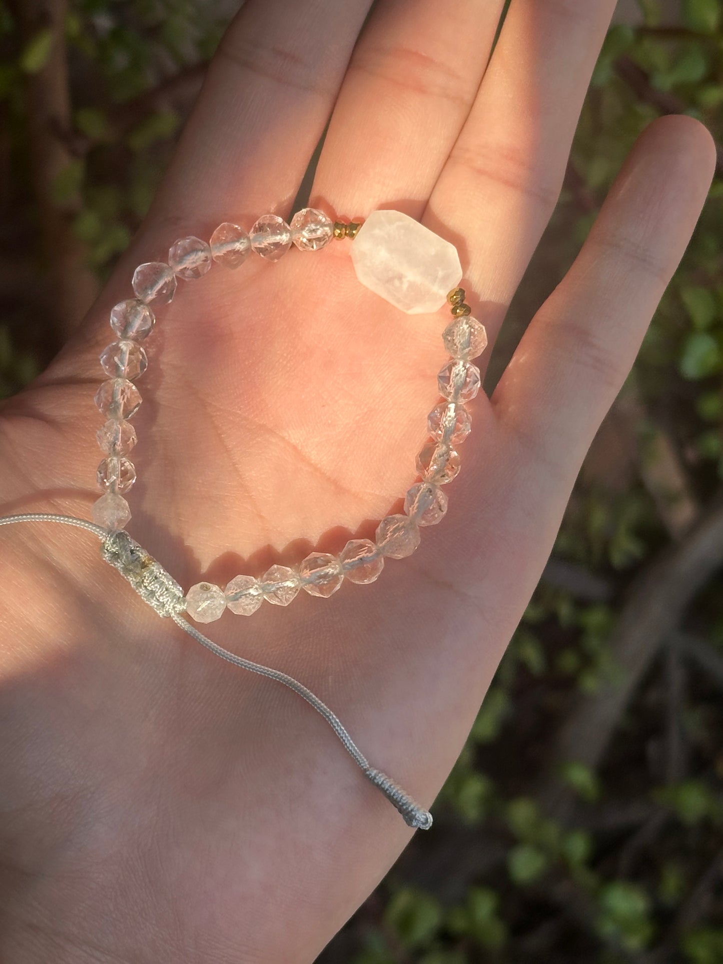 Pulsera ajustable de cuarzo blanco