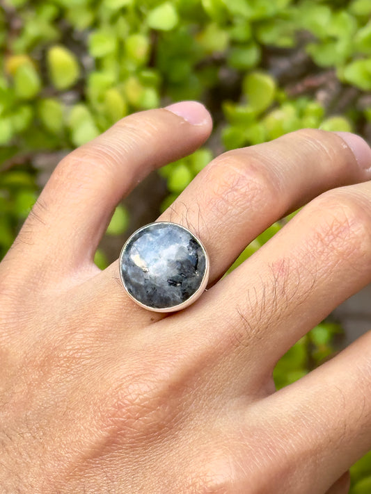 Anillo ajustable de Larvikita