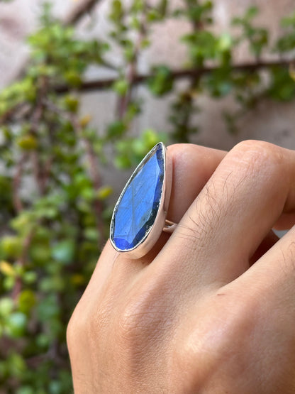 Anillo ajustable de labradorita rectangular grande  blue flash