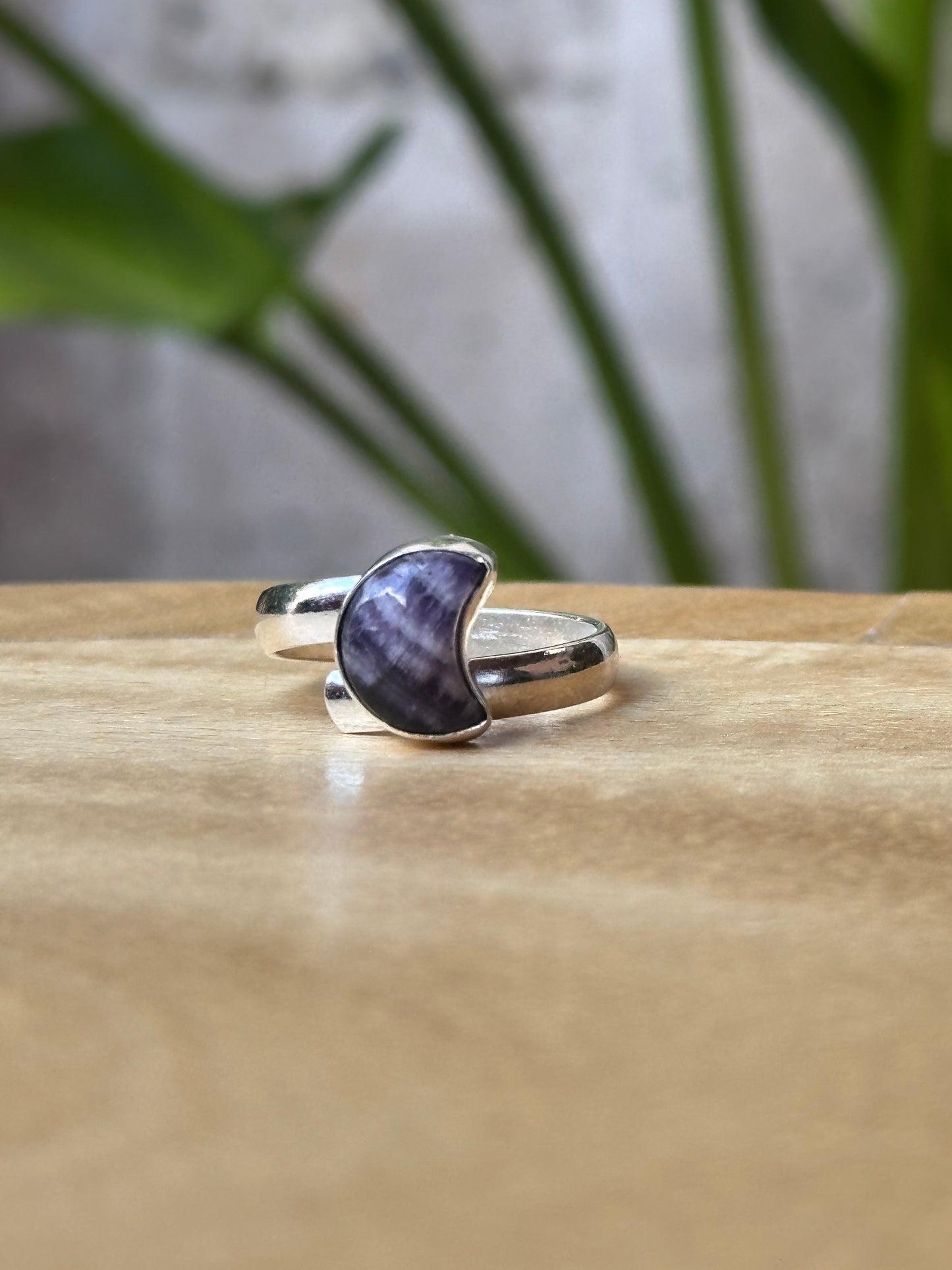 Anillo ajustable de Amatista luna mini
