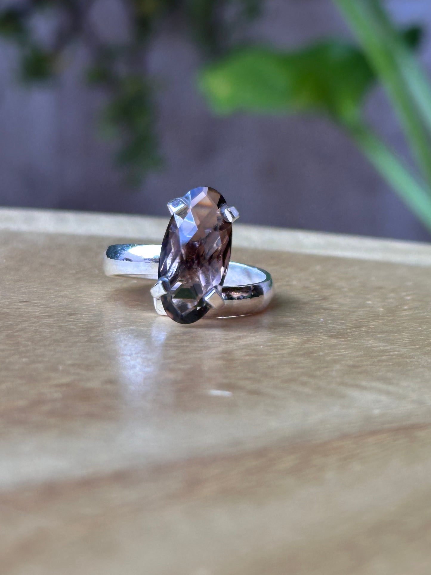 Anillo ajustable de cuarzo morión facetado