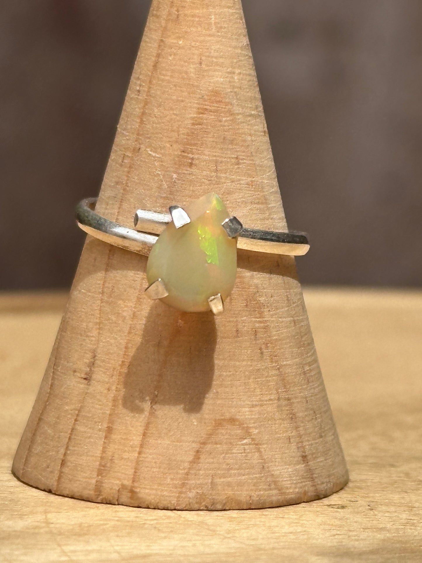 Anillo Ajustable de Ópalo de Etiopía en Plata .925 | Piedra de Inspiración