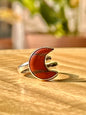 Anillo ajustable de jaspe rojo forma media luna