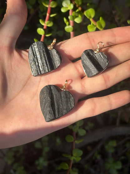 Dije de Turmalina Negra en Forma de Corazón