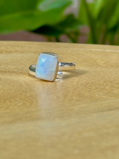 Anillo ajustable de piedra luna cuadrado