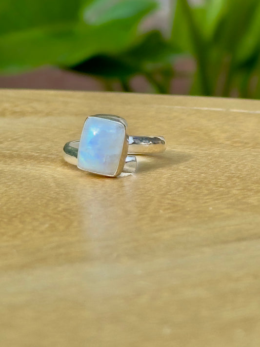 Anillo ajustable de piedra luna cuadrado