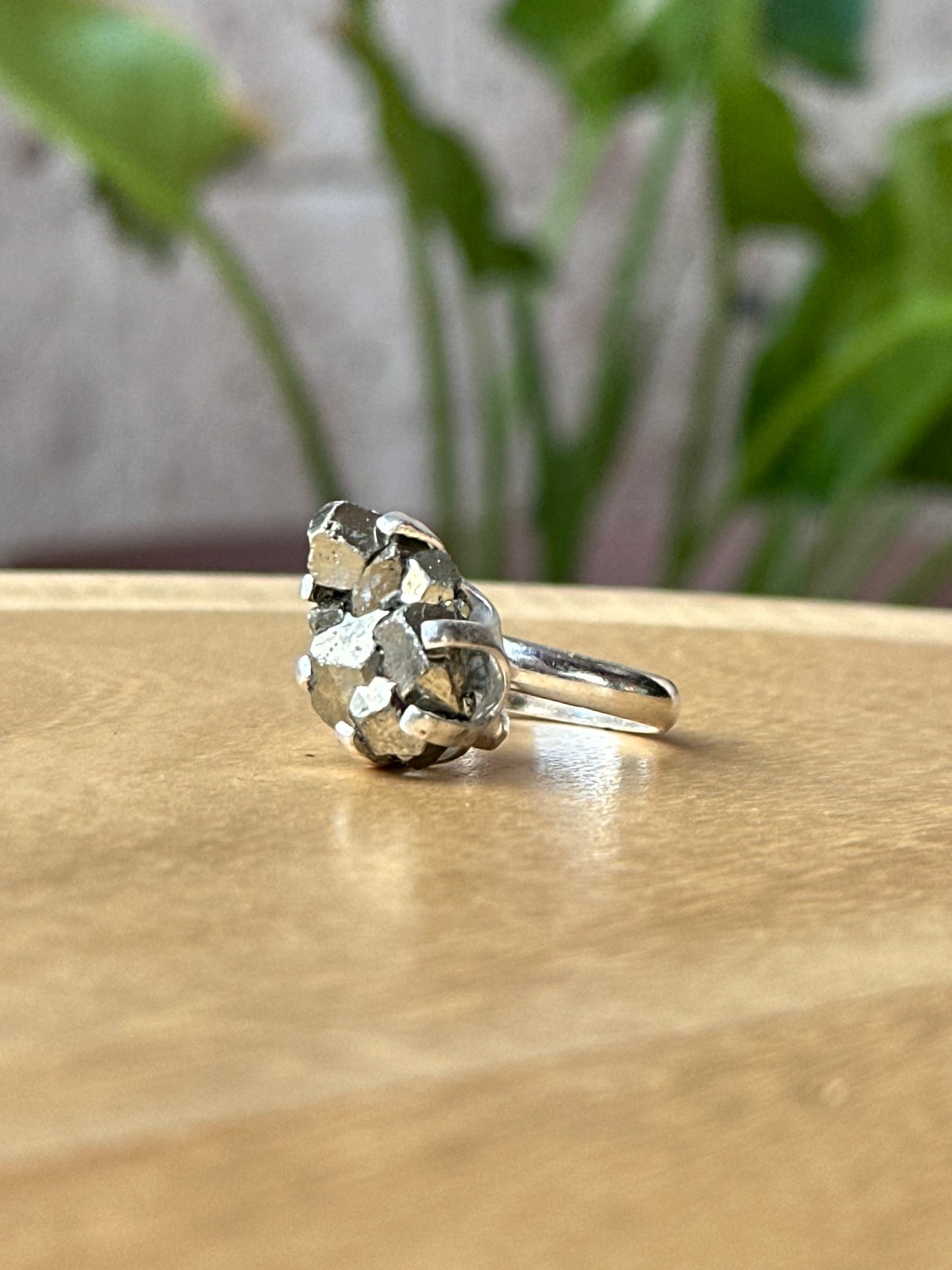 Anillo ajustable de pirita en bruto grande
