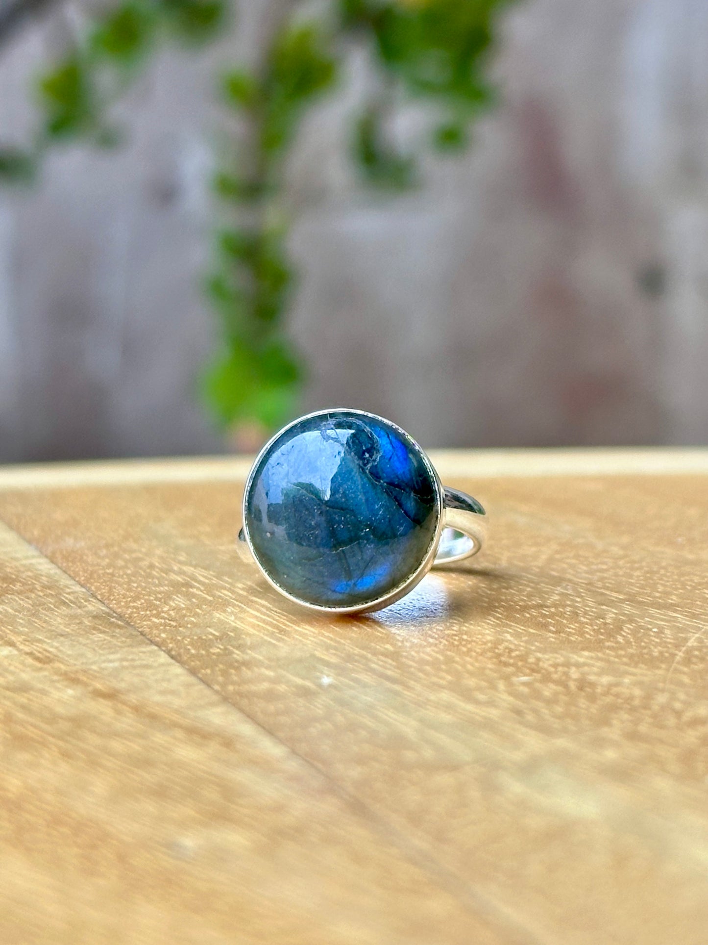 Anillo ajustable de Labradorita redondo