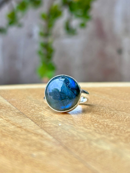 Anillo ajustable de Labradorita redondo