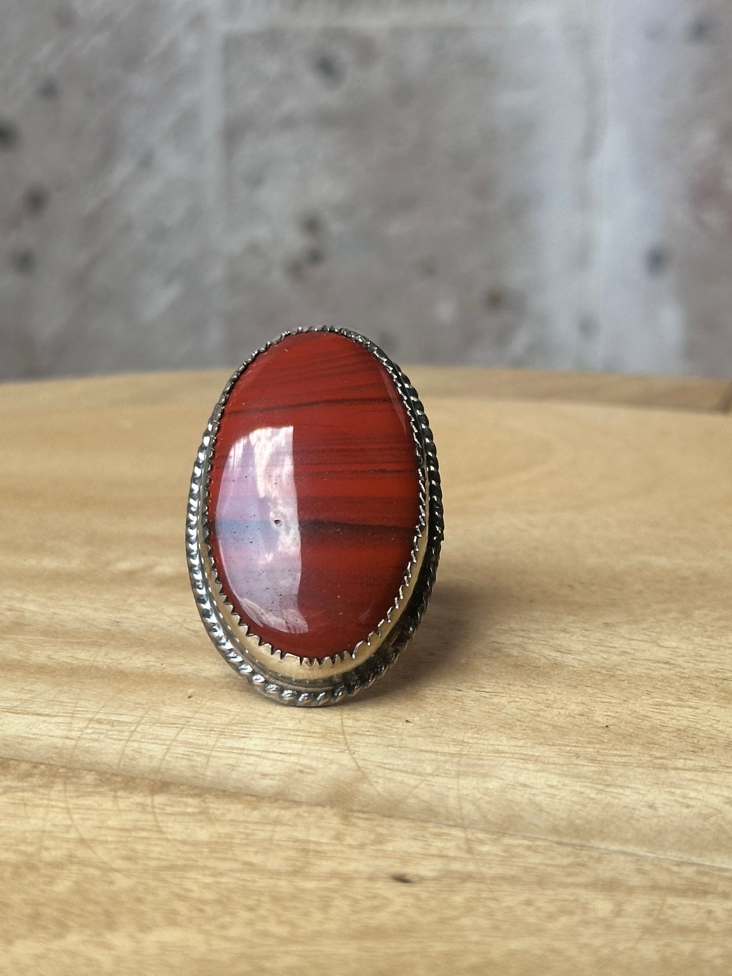 Anillo ajustable de jaspe rojo grande