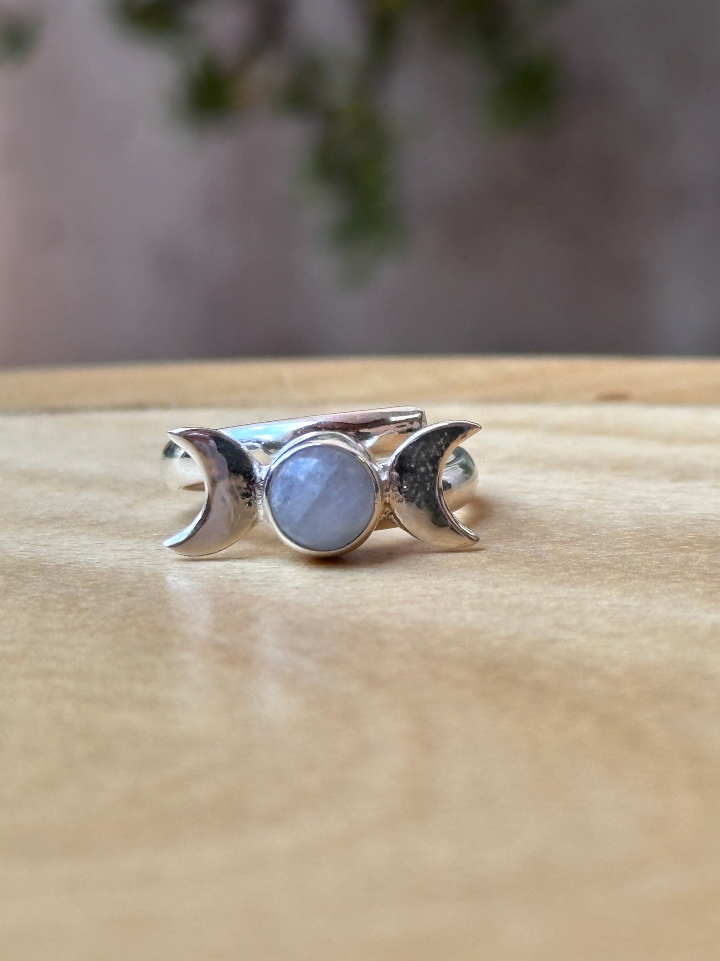 Anillo ajustable de piedra luna redondo mini