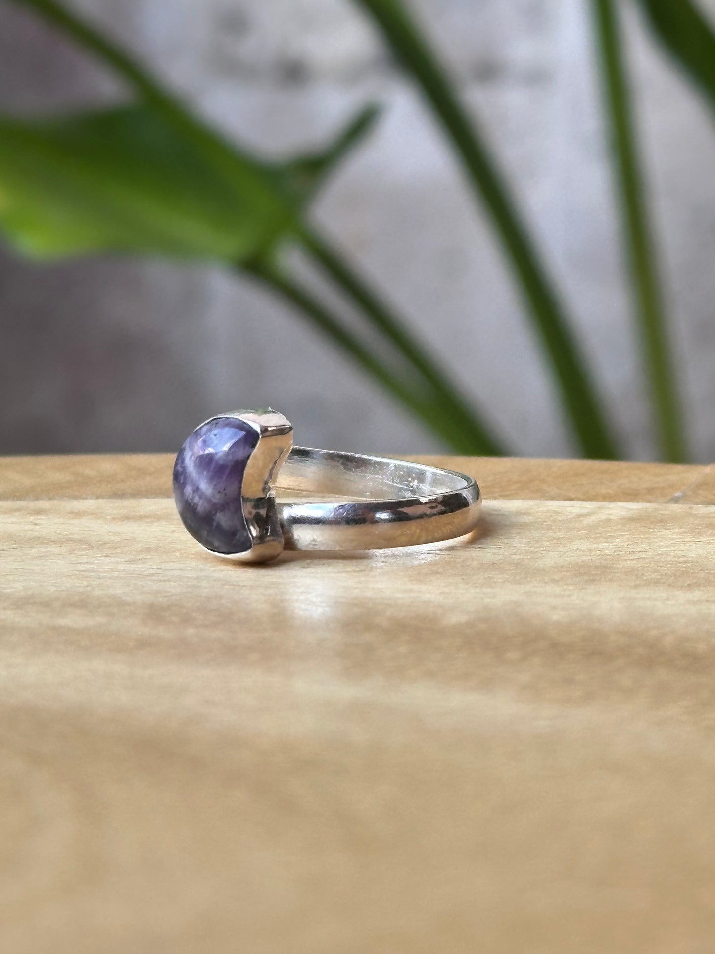 Anillo ajustable de Amatista luna mini