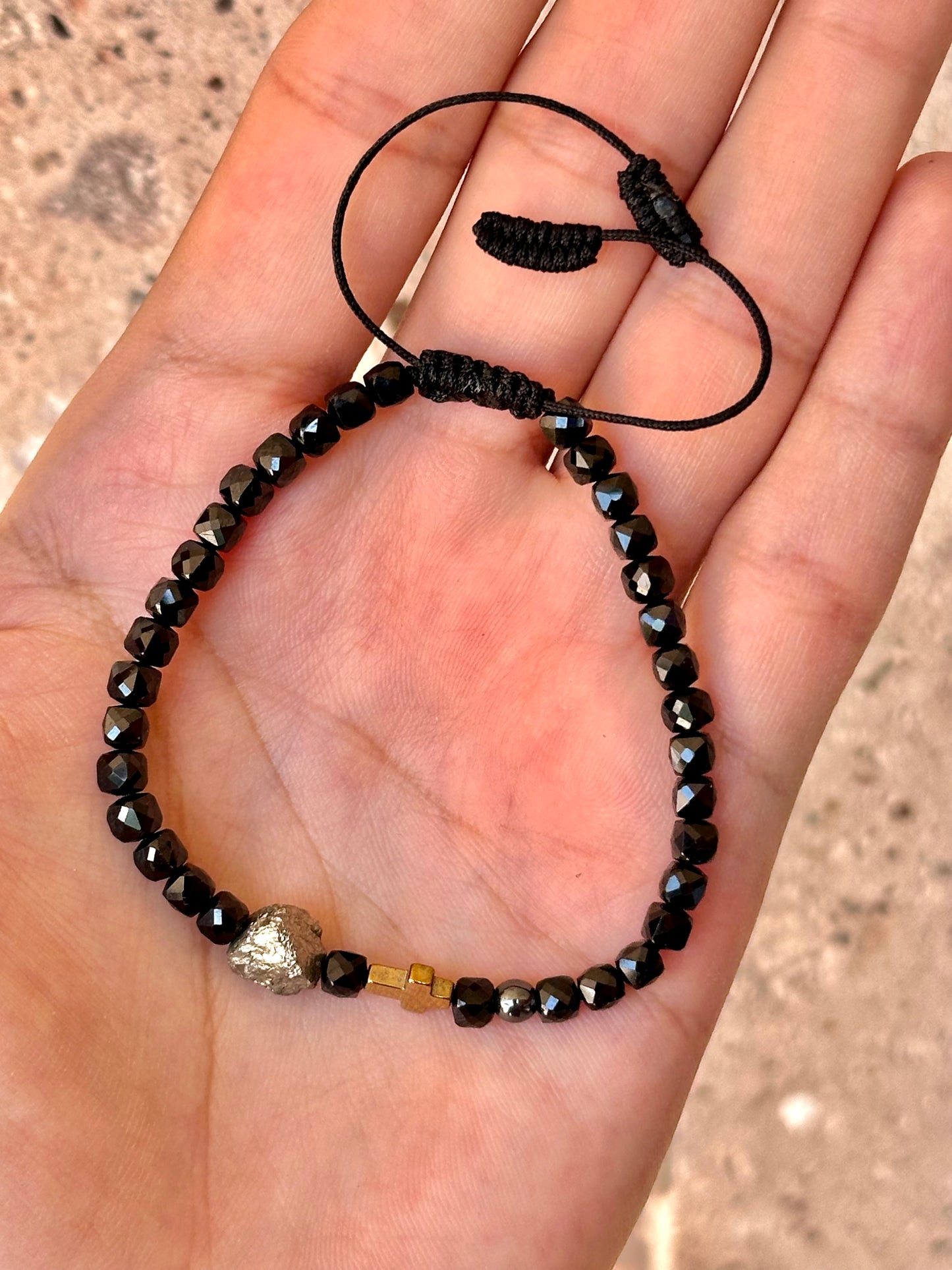 Pulsera Ajustable de Turmalina Negra, Pirita y Hematita | Protección y Abundancia