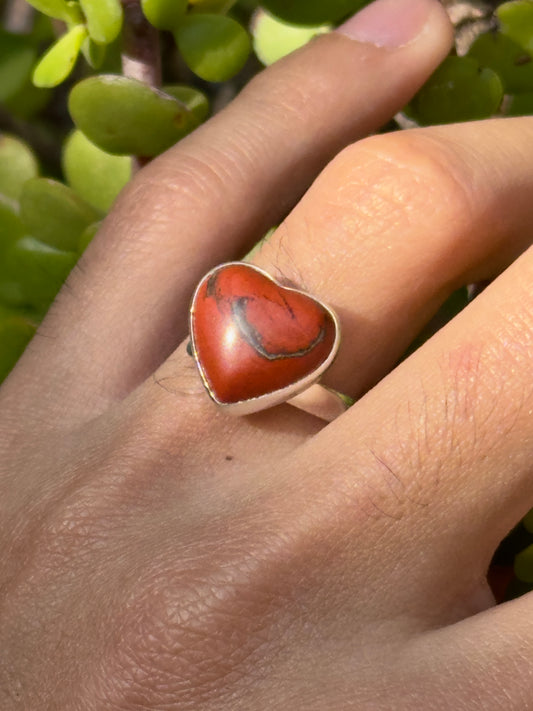 Anillo ajustable de jaspe rojo corazón