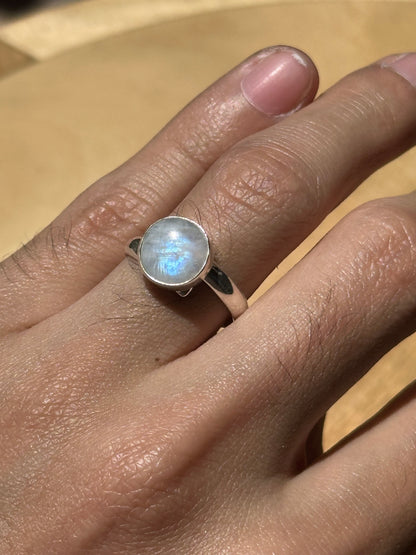 Anillo ajustable de piedra luna redondo mini