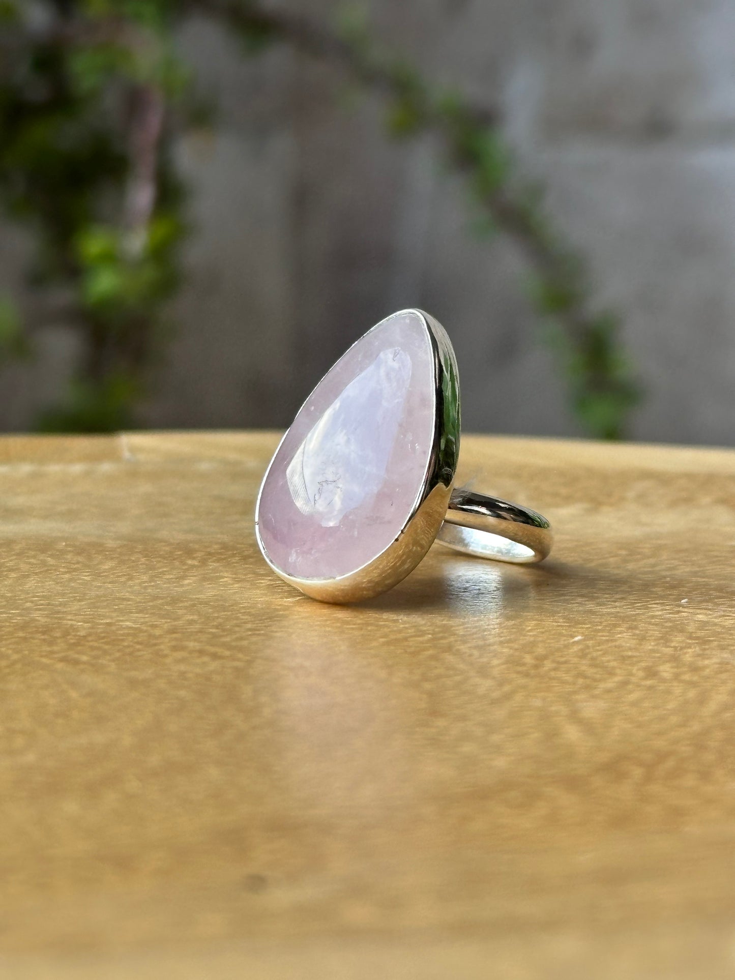 Anillo ajustable de Cuarzo rosa grande