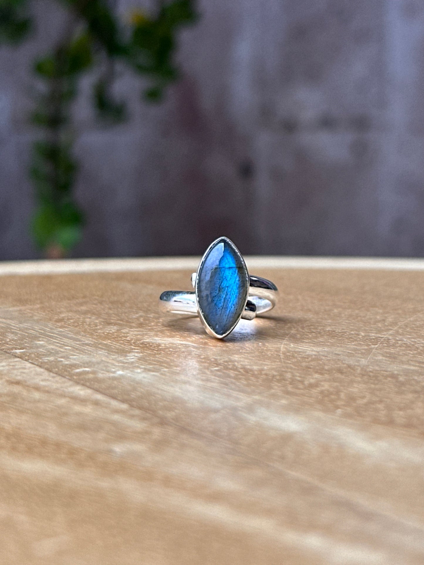 Anillo ajustable de labradorita rombo