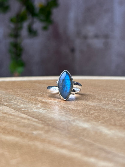 Anillo ajustable de labradorita rombo