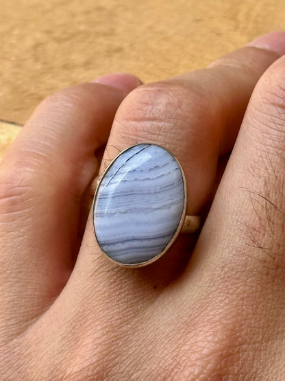 Anillo Ajustable de Ágata Blue Lace en Alpaca | Piedra de Serenidad