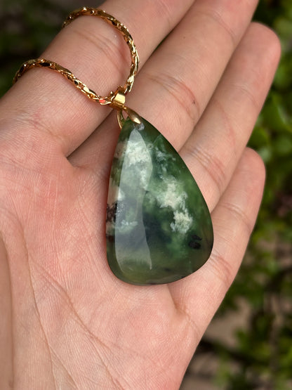 Dije de Jade Ruso en Forma de Gota