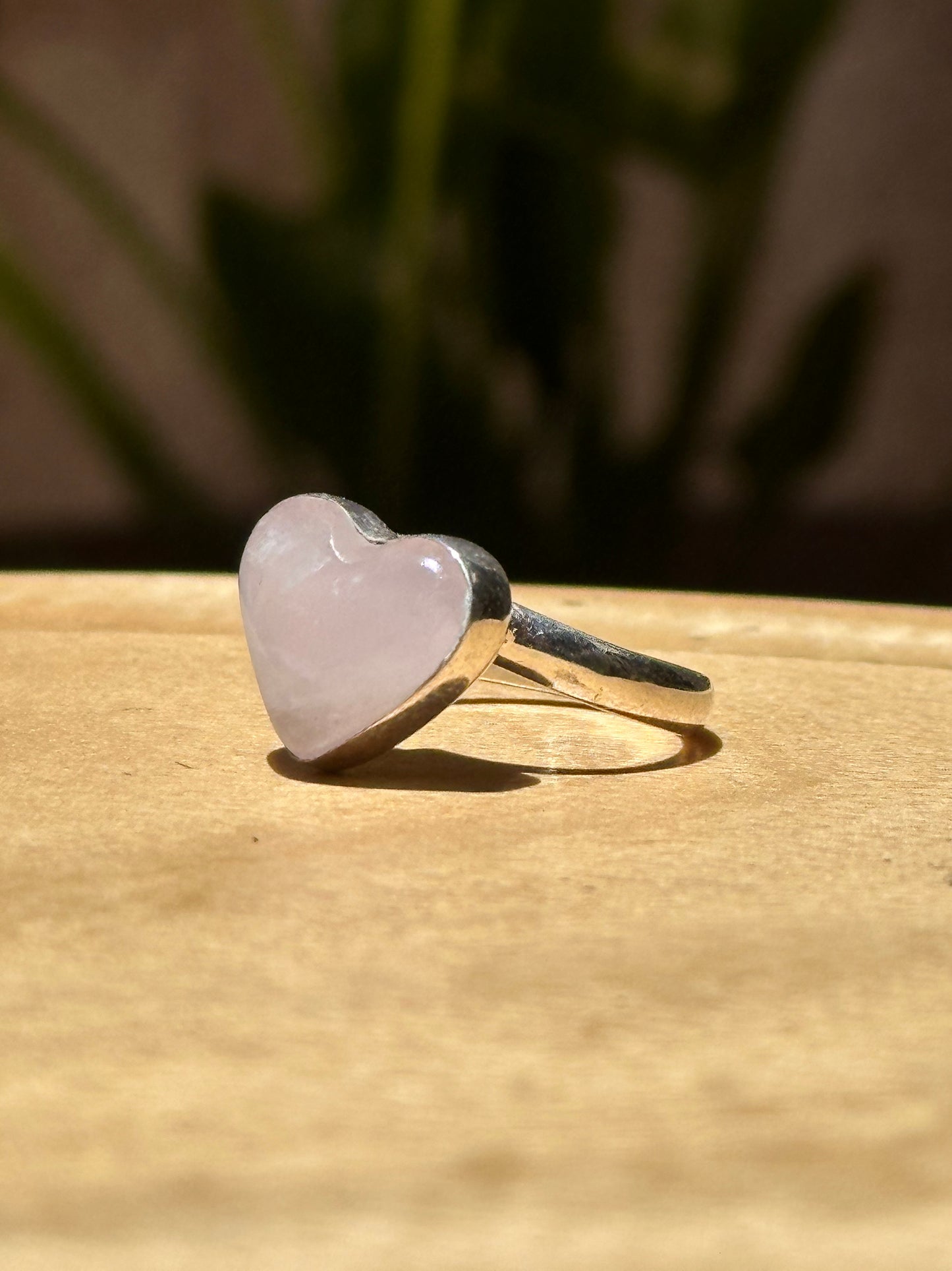 Anillo ajustable de Cuarzo rosa corazón