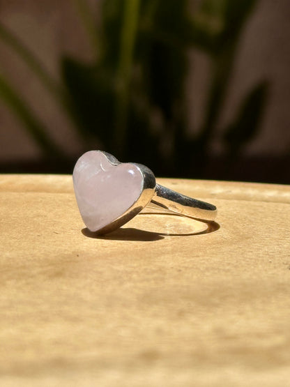 Anillo ajustable de Cuarzo rosa corazón