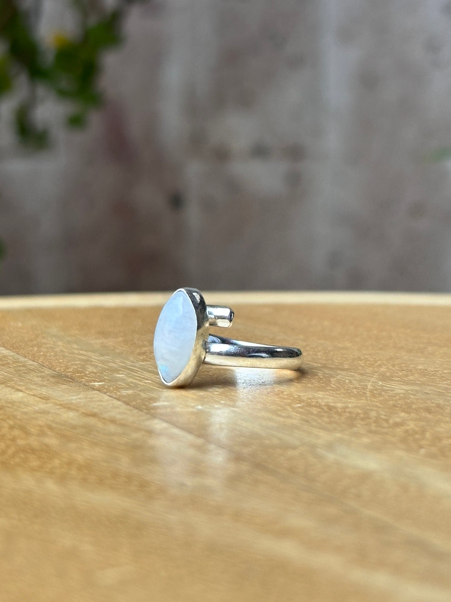 Anillo ajustable de piedra luna rombo