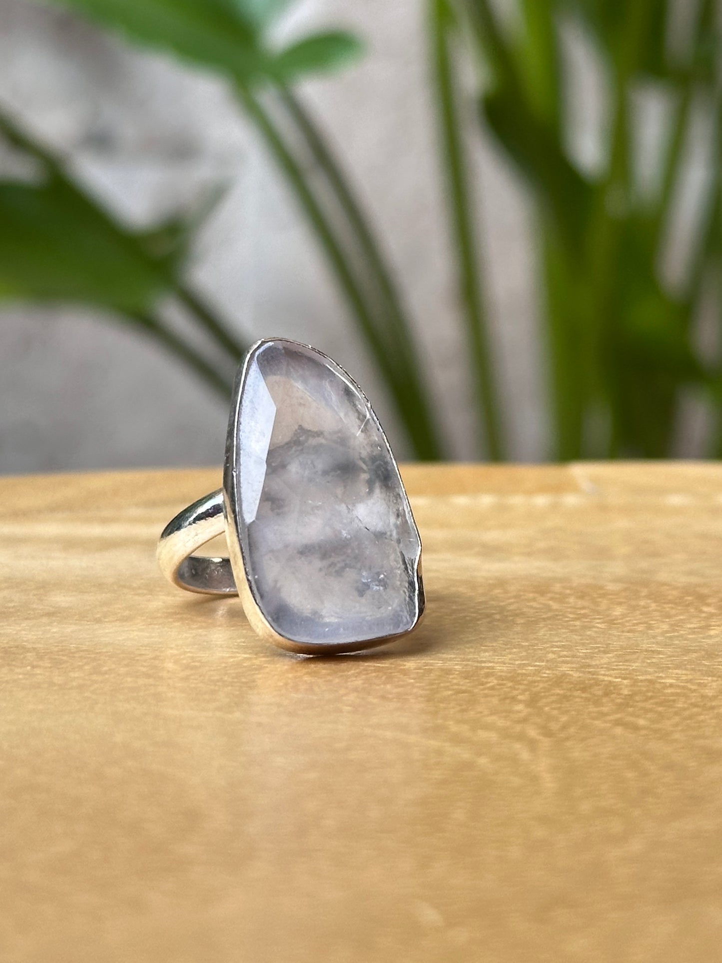 Anillo ajustable de Cuarzo rosa facetada