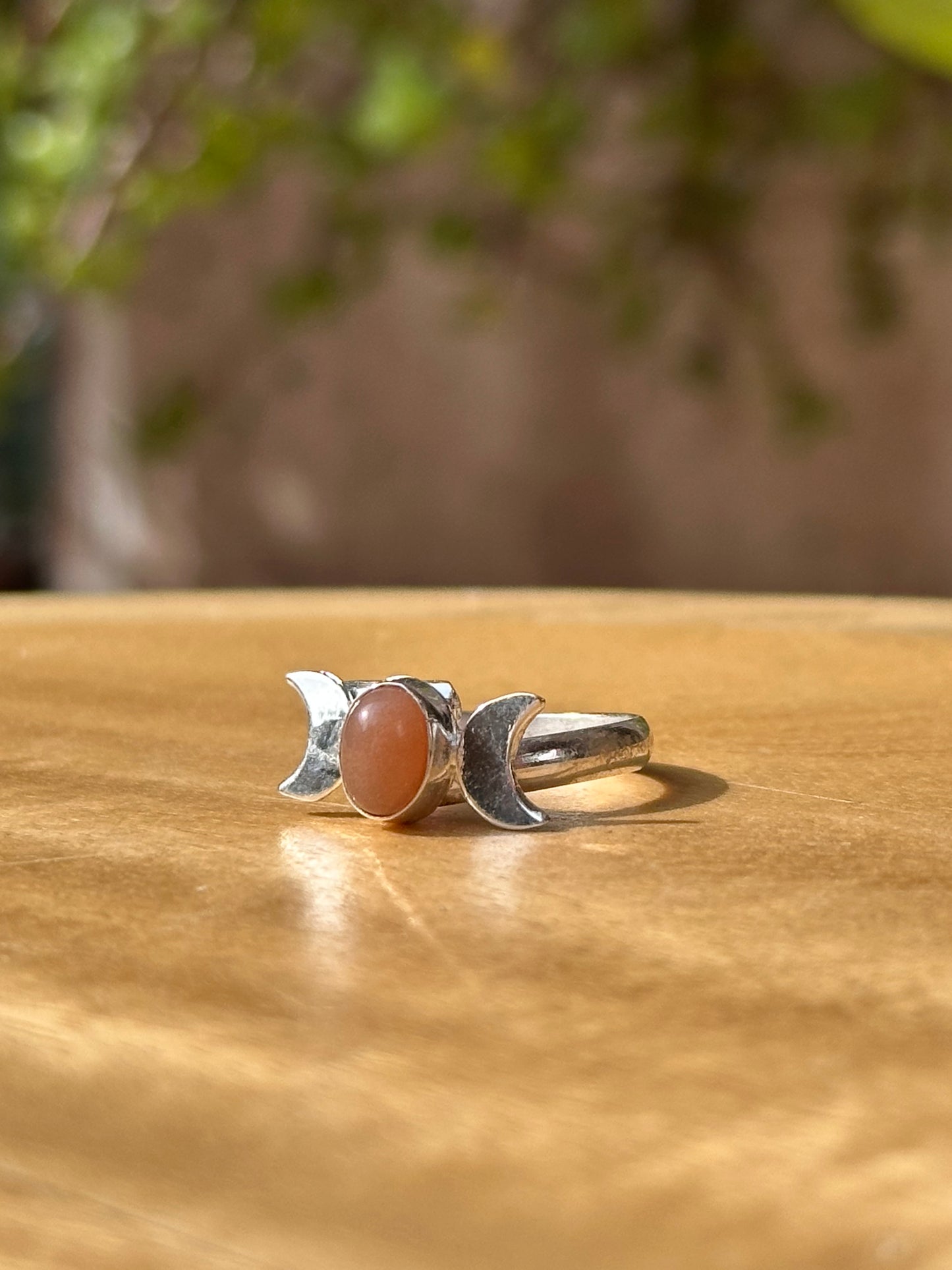 Anillo Ajustable de Triple Diosa Adularía