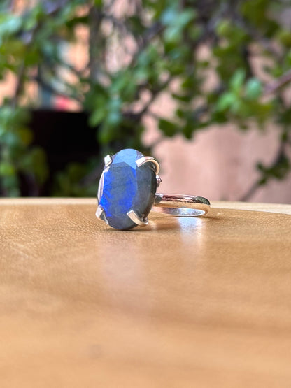 Anillo ajustable de labradorita rectangular grande  blue flash