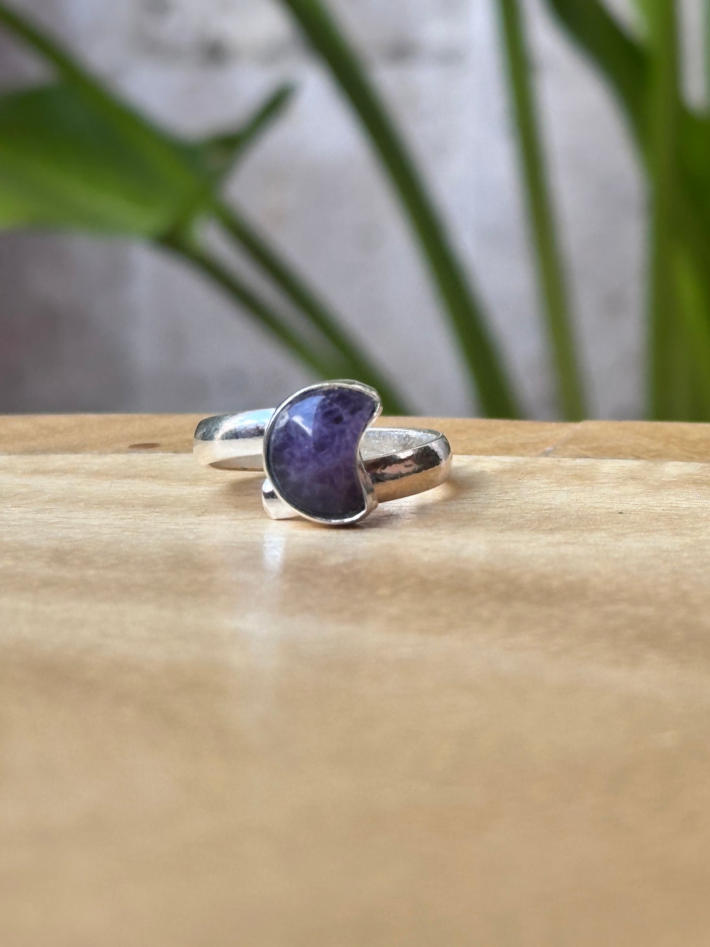 Anillo ajustable de Amatista luna mini