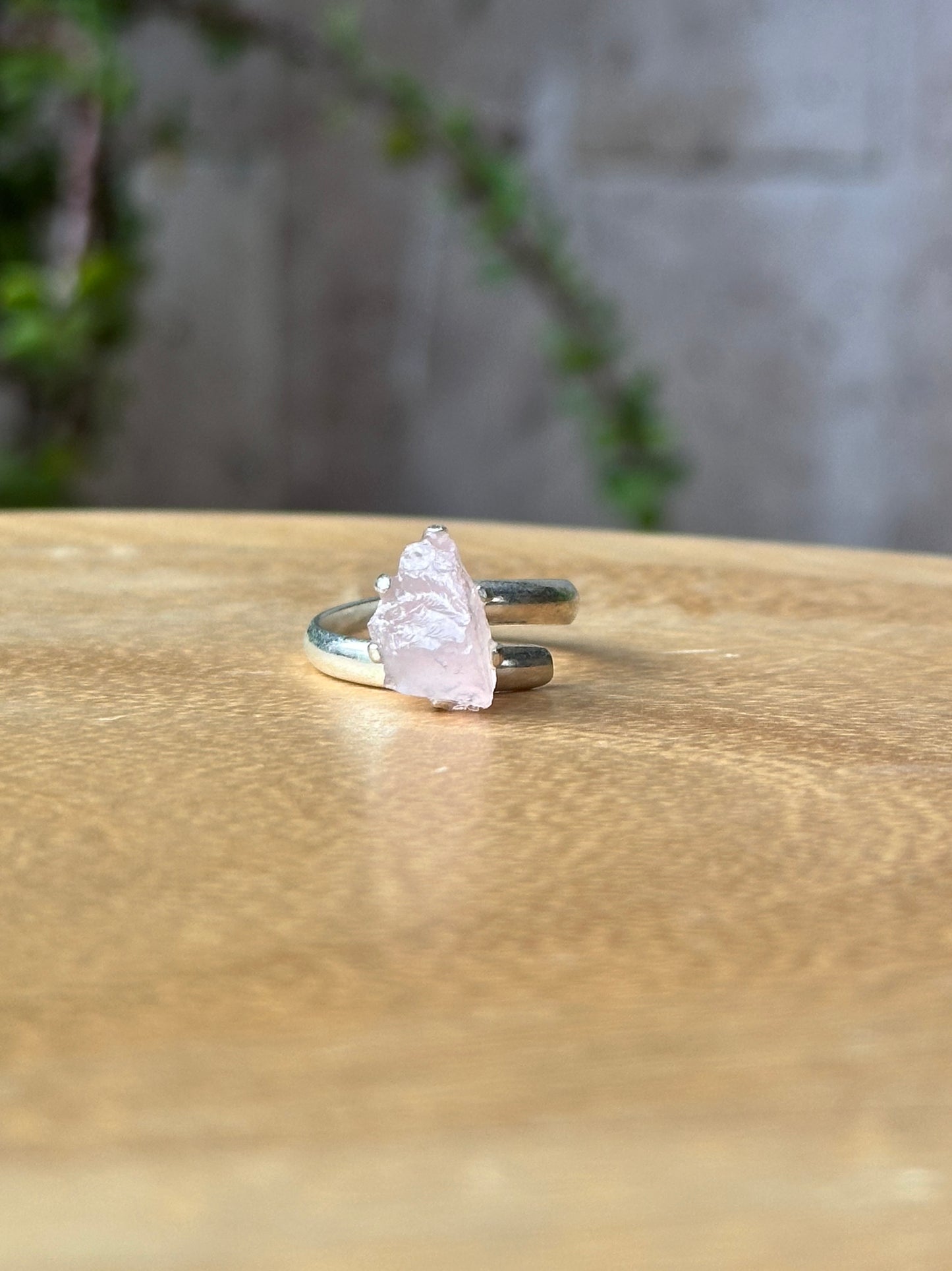 Anillo ajustable de Cuarzo rosa