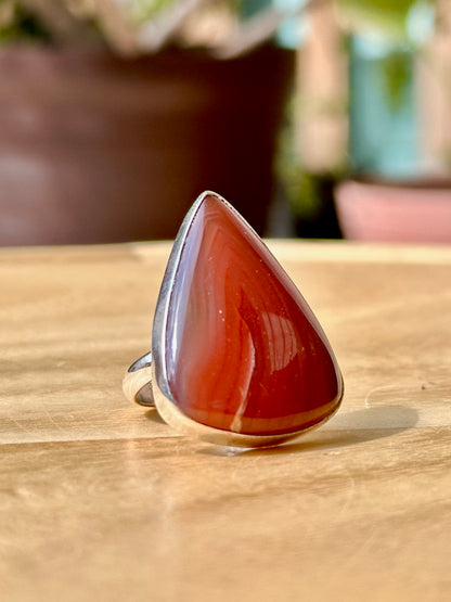 Anillo ajustable de cornalina roja