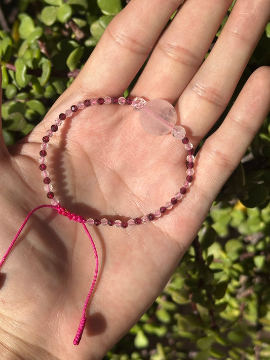 Pulsera Ajustable de Cuarzo Rosa, Granate y Cuarzo Blanco