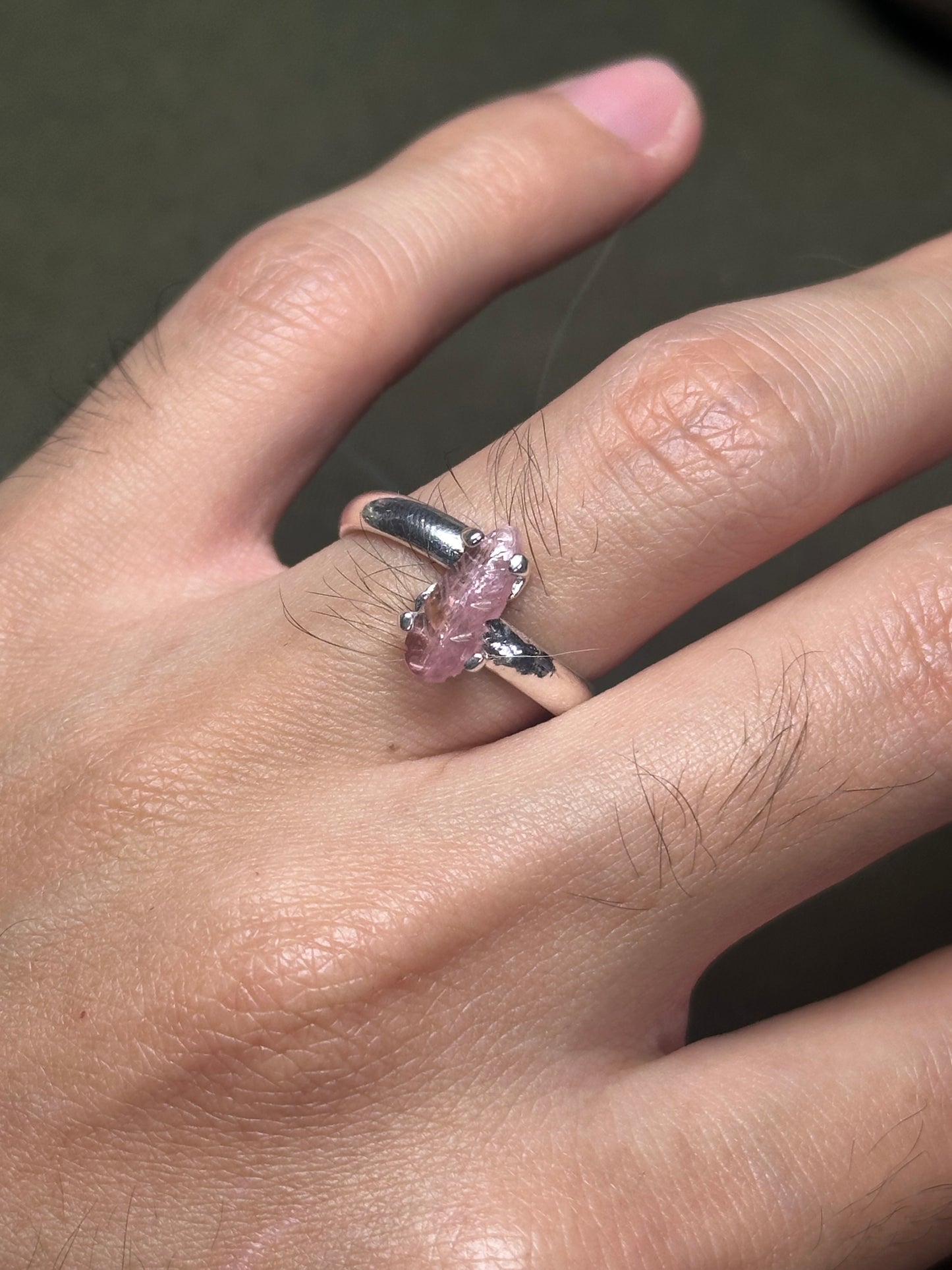 Anillo Ajustable de Turmalina Sandía Tallada en Forma de Hoja