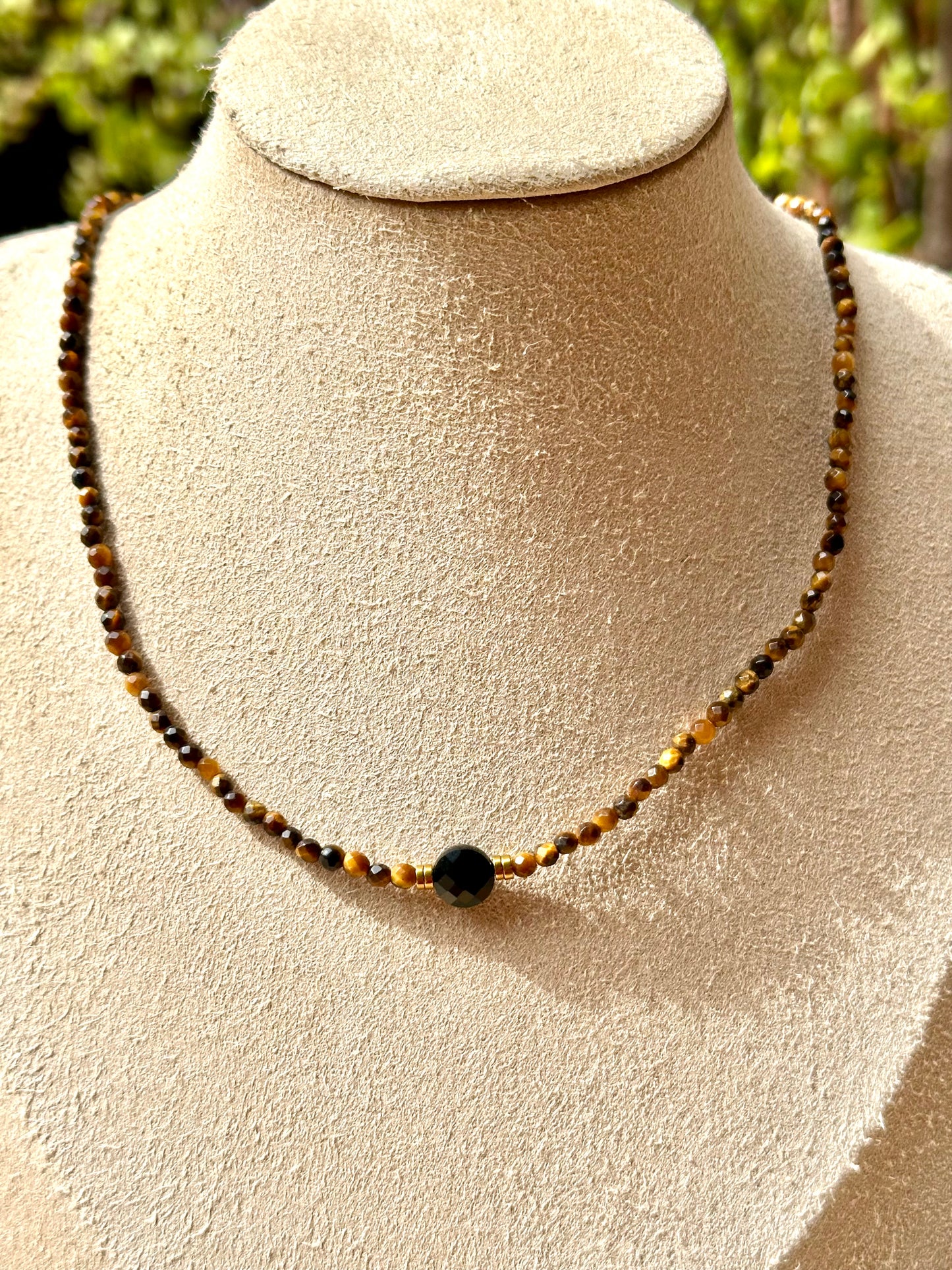 Collar de Ojo de Tigre Mini Facetado con Turmalina Negra | Protección y Poder