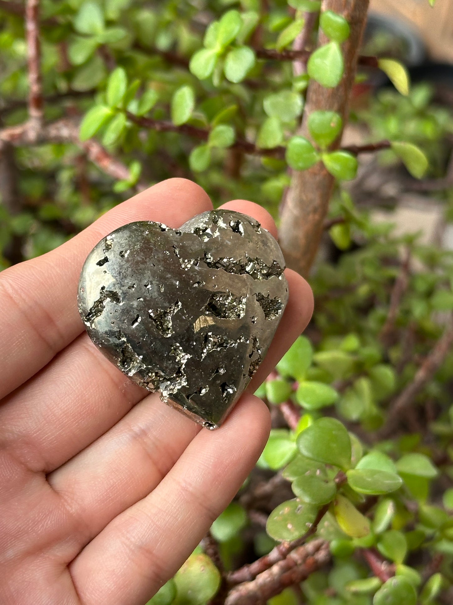 Pirita Tallada en Forma de Corazón