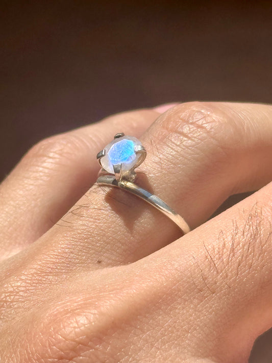 Anillo Ajustable de Piedra Luna