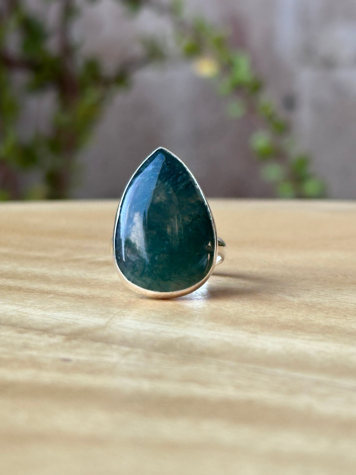 Anillo Ajustable de Ágata Musgosa en Forma de Gota