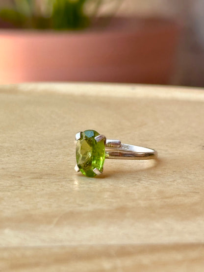 Anillo ajustable de Peridoto