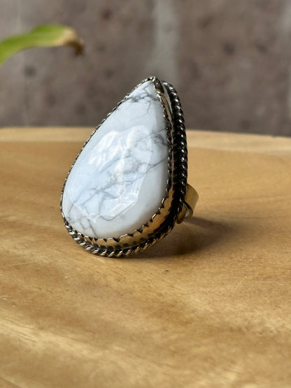 Anillo Vintage de Howlita