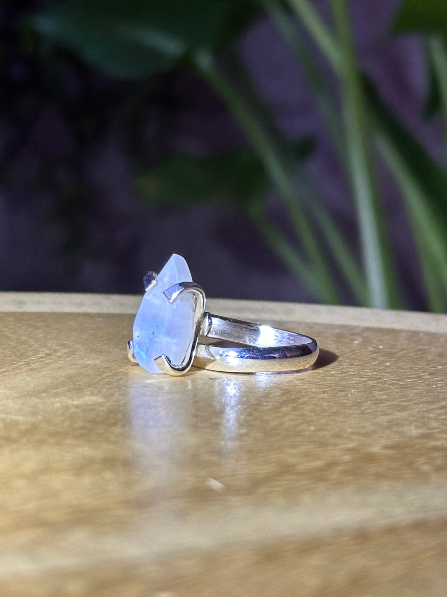 Anillo ajustable de piedra luna gota facetada