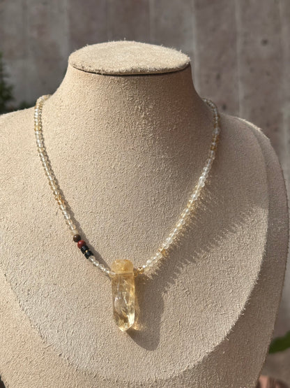 Collar de Citrino, Obsidiana, Jaspe Rojo, Jaspe Mariam y Hematita