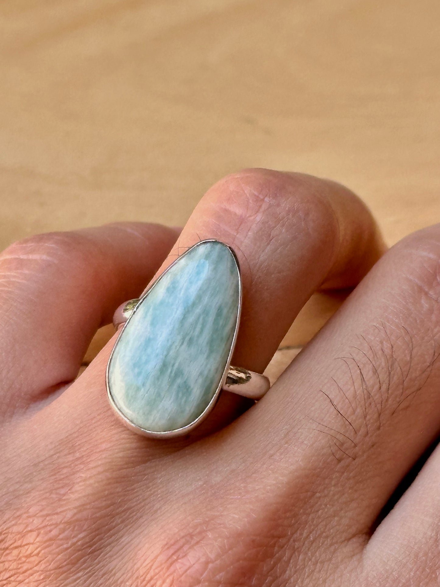 Anillo ajustable de amazonita gota