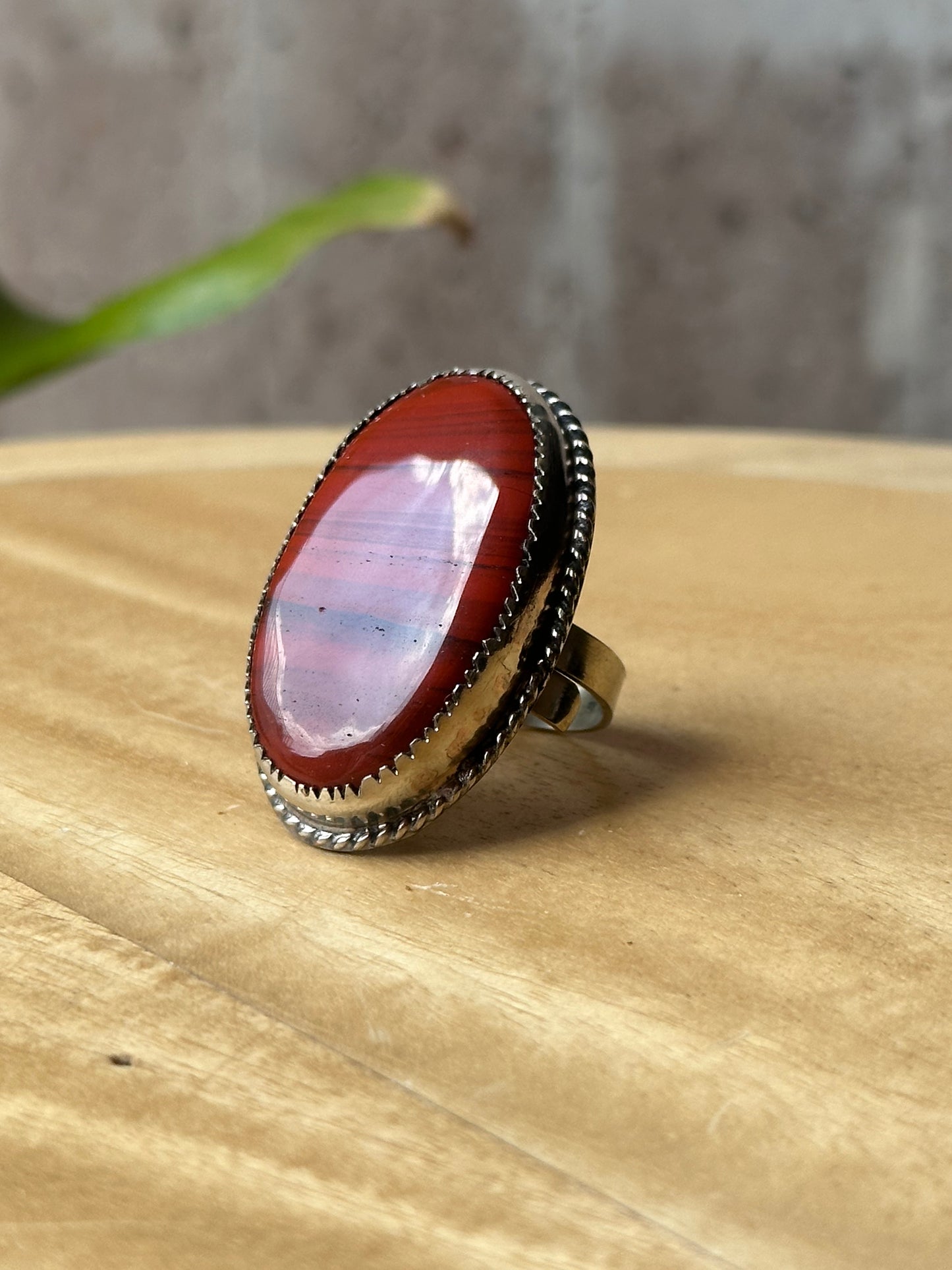 Anillo ajustable de jaspe rojo grande