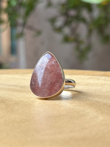 Anillo Ajustable de Cuarzo Fresa en Alpaca Platinada
