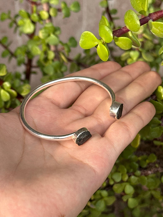 Brazalete de Turmalina en Alpaca Platinada